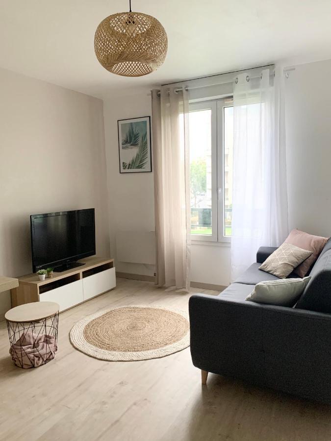 Chaleureux Studio 30m2 - Au pied de la Gare - PARKING Cergy Extérieur photo